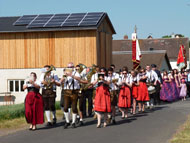 Fahneneinzug ins Festzelt